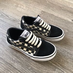 Vans checkered shoe 12